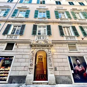 The Seven , Genua Italien